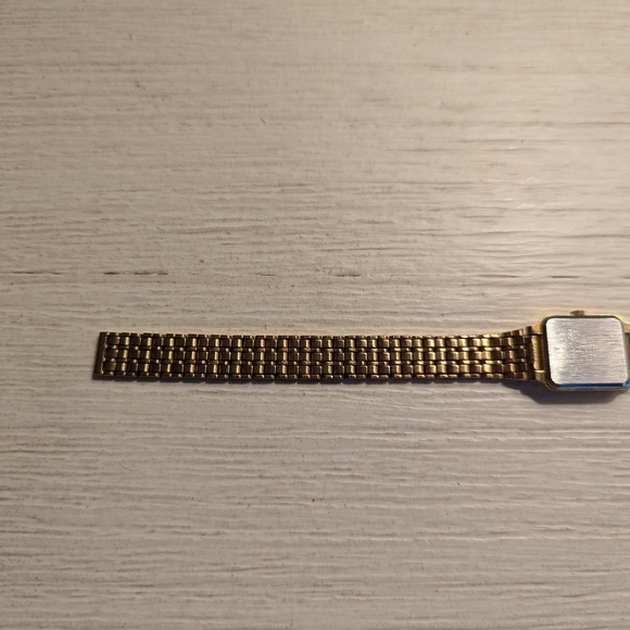 Gold Seiko Rectangular Watch - Picture 7 of 9